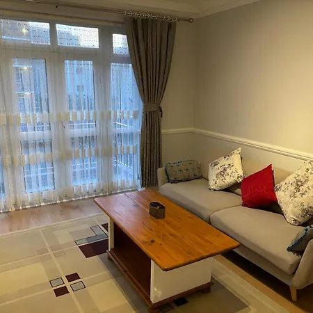 Bright 2 Bedroom Flat Close To City Centre